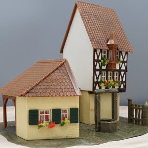 faller b 934 fachwerkhaus mit geschäft und brunnen